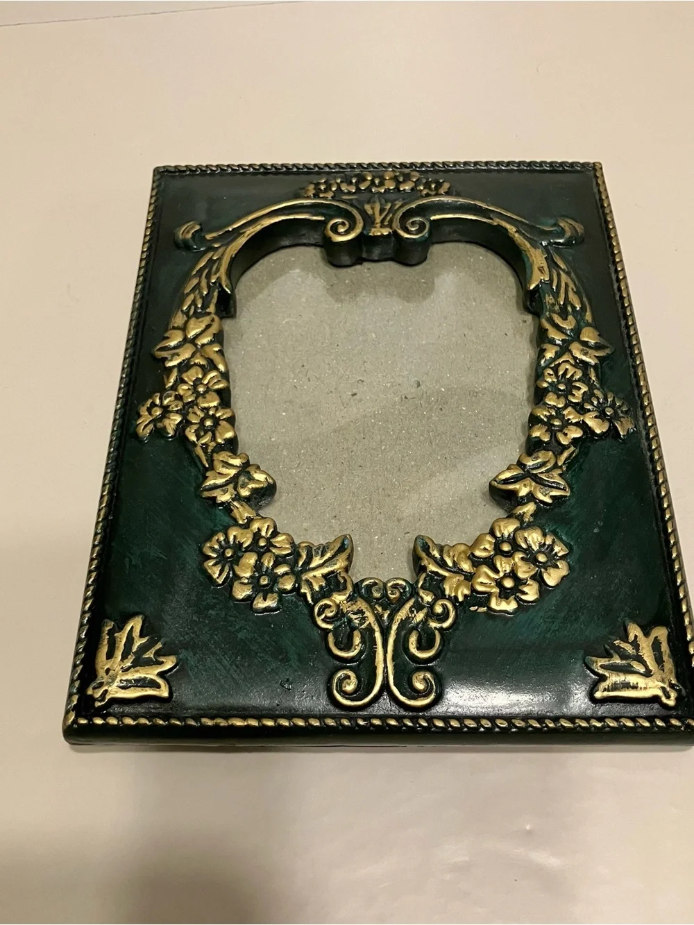 Vintage Victorian Ornate Style‎ Standing Picture Frame Green Gold Heart 3.5x5